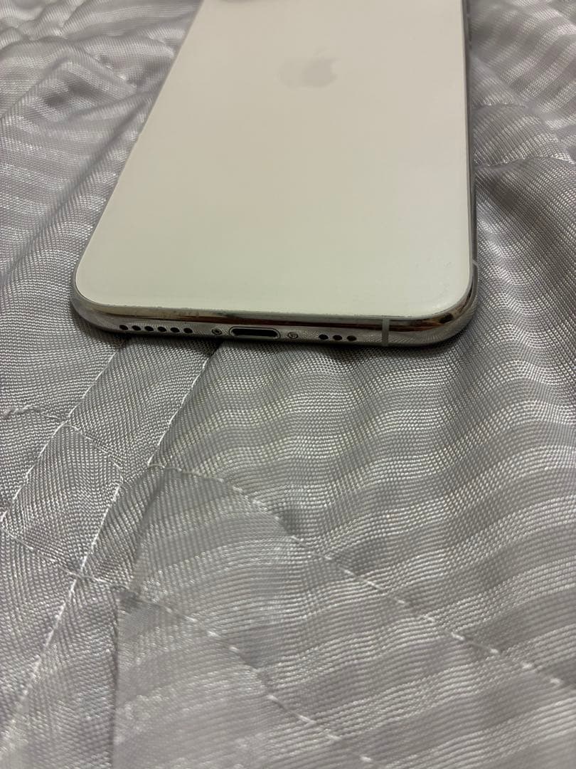 L*y様 Apple iPhone 11 Pro 256GB シルバー 本体