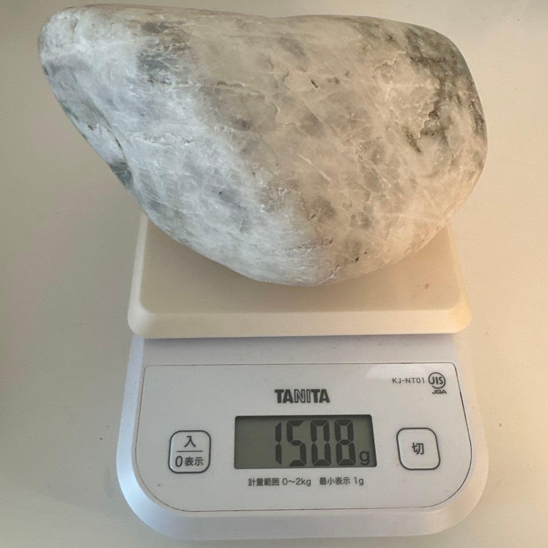 【特大】糸魚川翡翠　1508g！　うっすらラベと一部に翠　水石