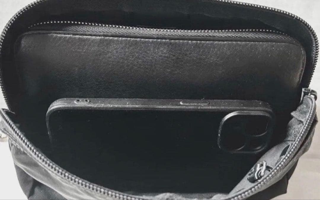 美品◆ PRADAプラダ ナイロンxレザー ショルダー カメラ バッグ ポーチ黒