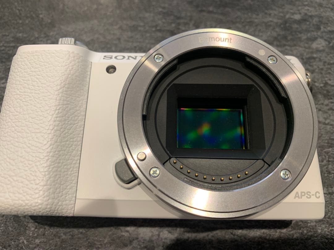 (新品同様) SONY α5100 ホワイト ミラーレス一眼/望遠レンズ付き