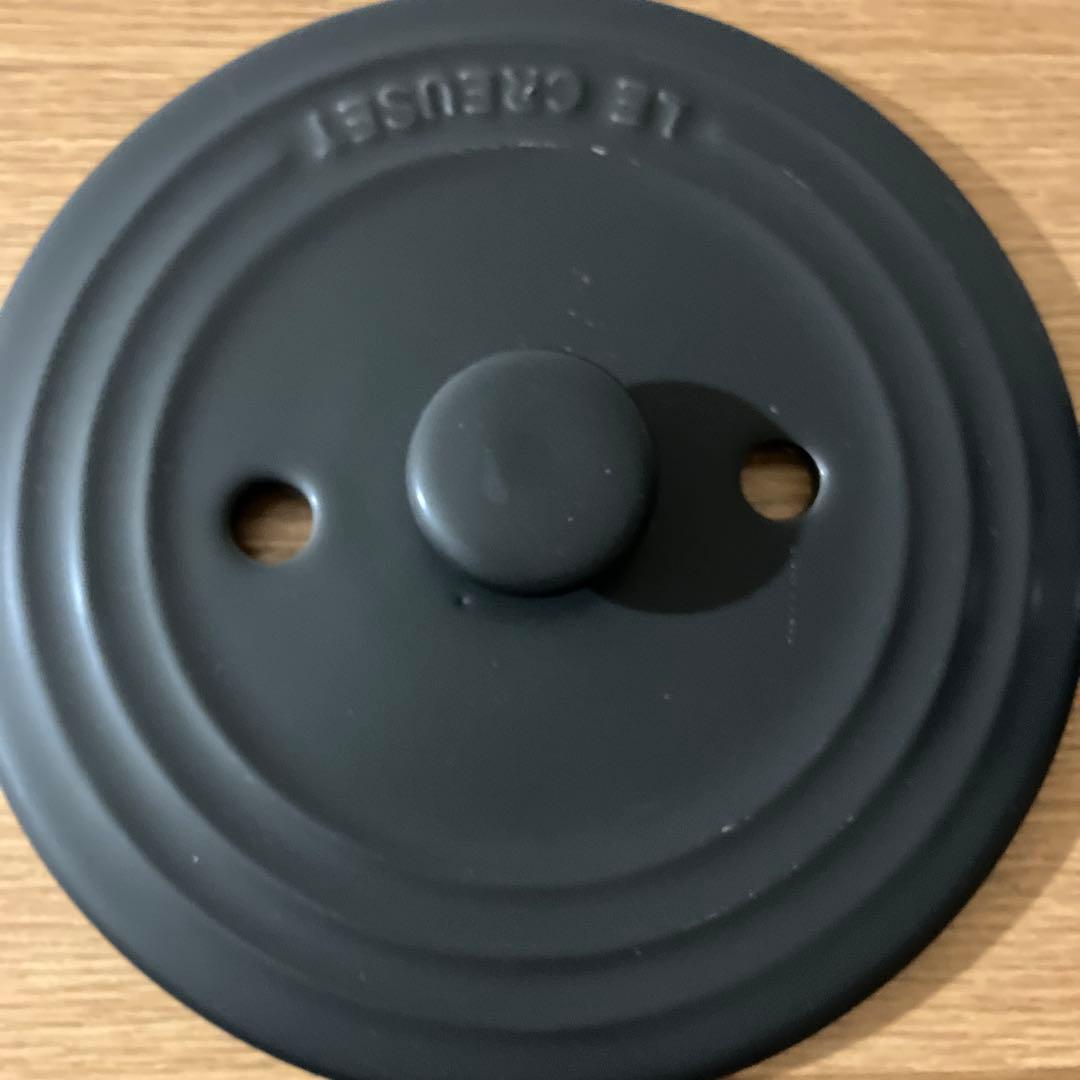 美品　ルクルーゼ　ココットエブリィ18cm (インナーリッド付き)