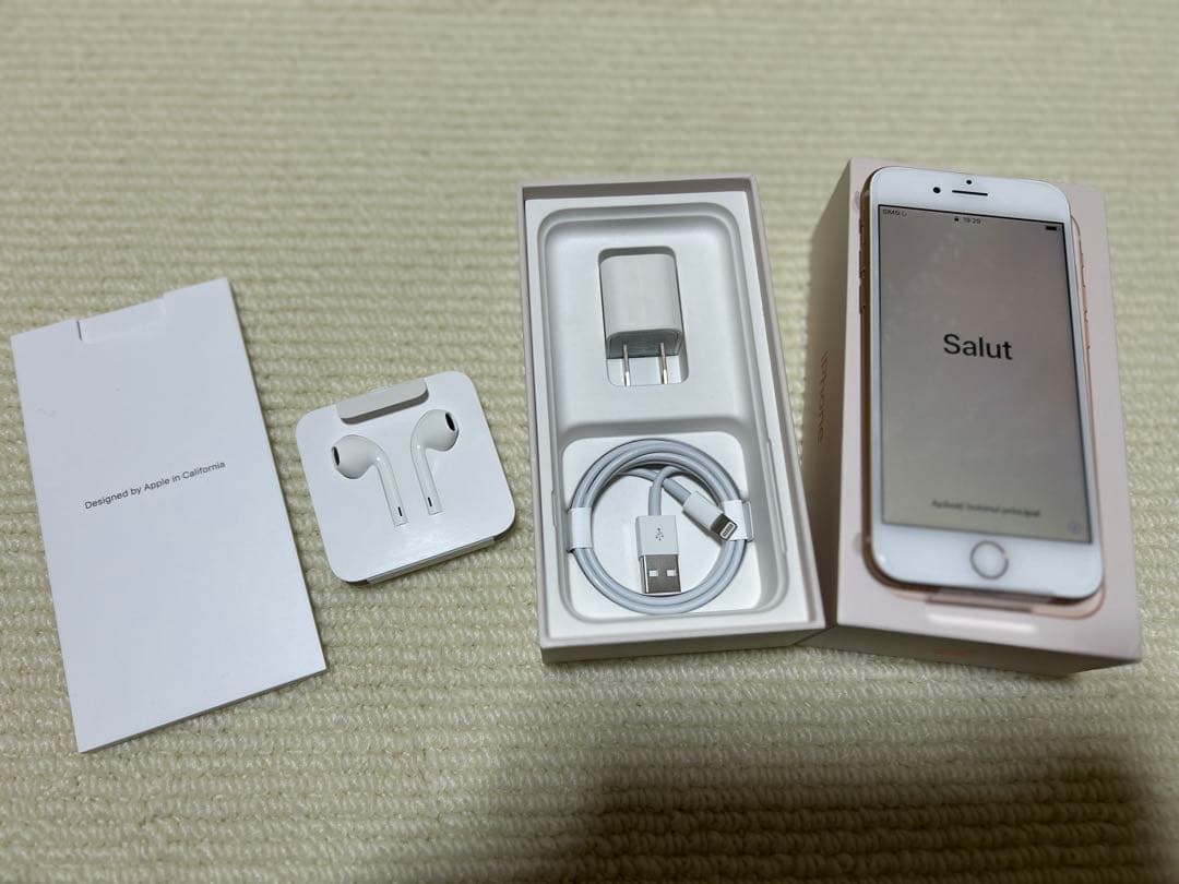 新品未使用Apple iPhone 8 ゴールド 付属品箱欠損なし
