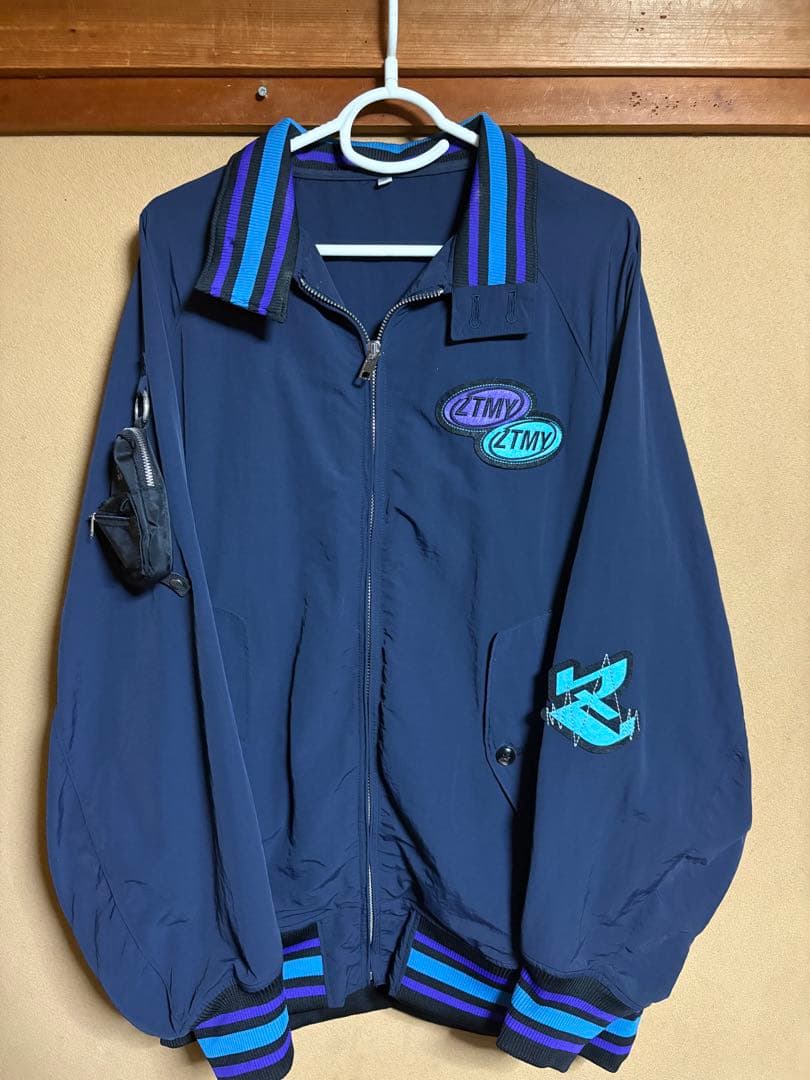 ずとまよ 2022テクノプア バーシティジャケット(Navy)