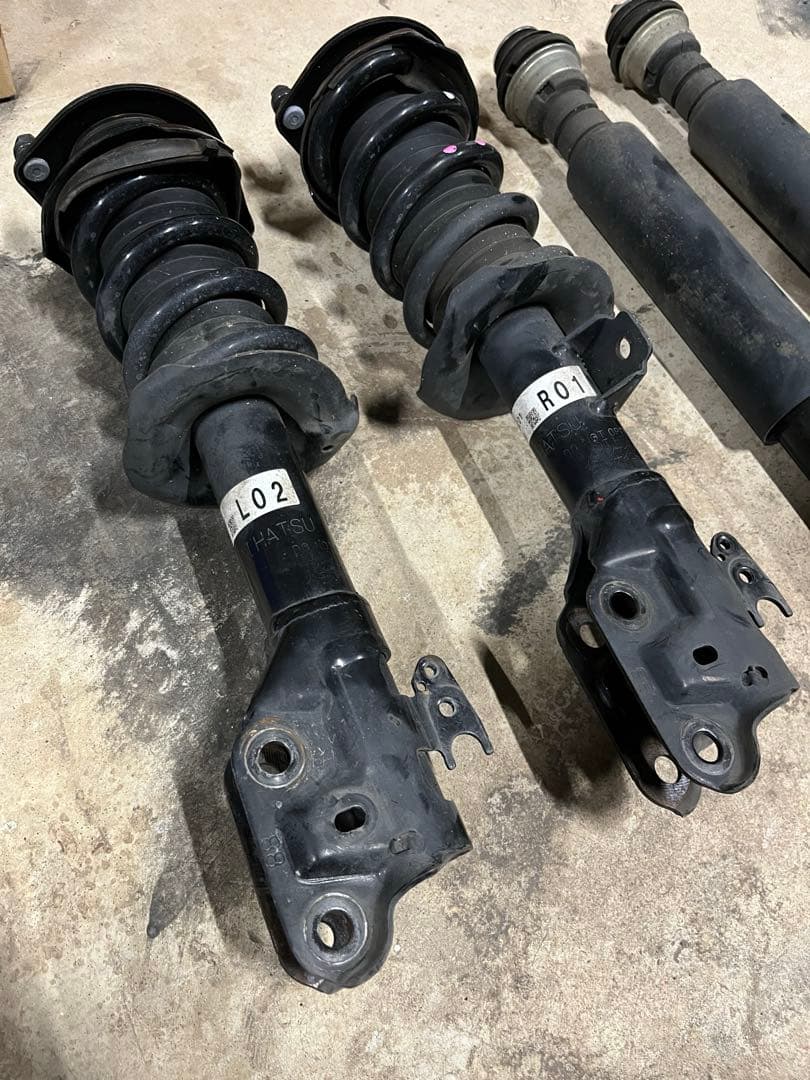 LA400 純正ショック　l275