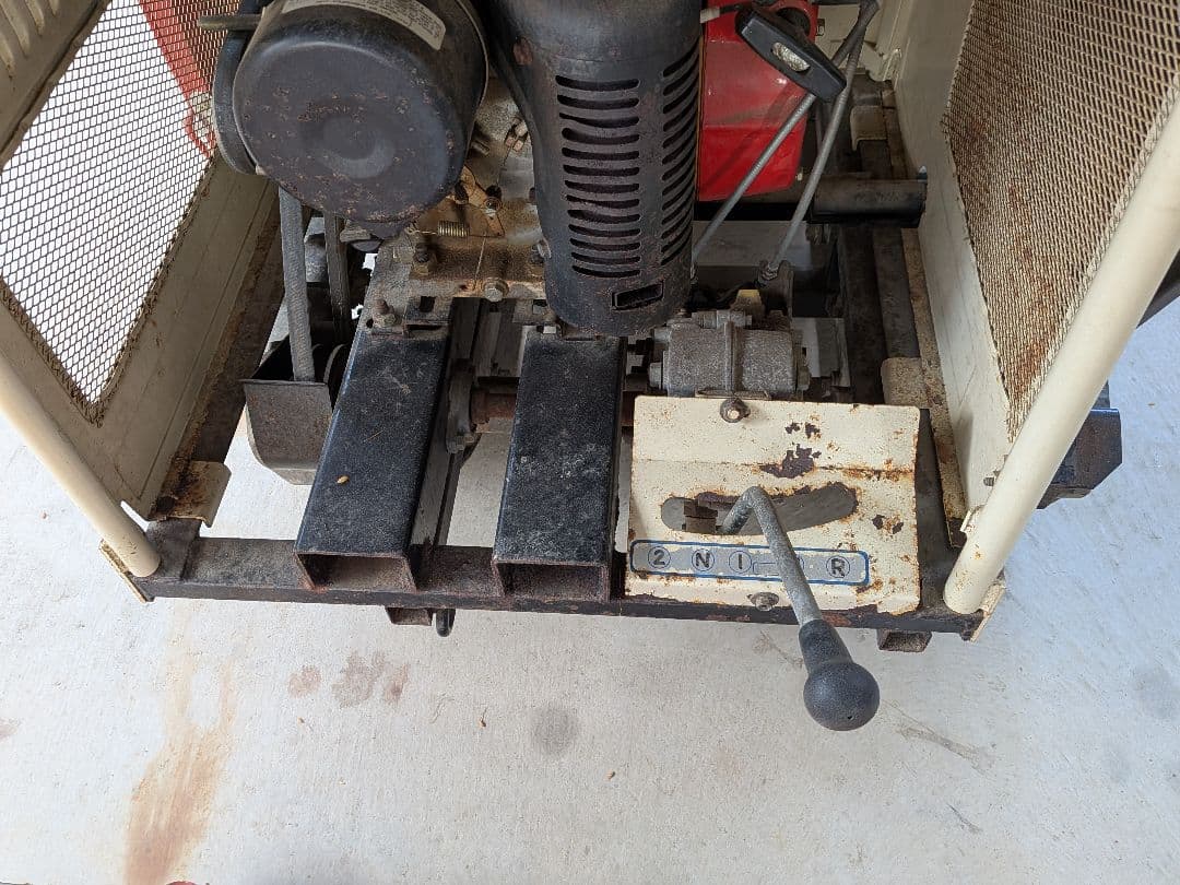 【静岡】　脱穀機　自走式　カンリウハイスレッシャー　中古　【引き取り限定】