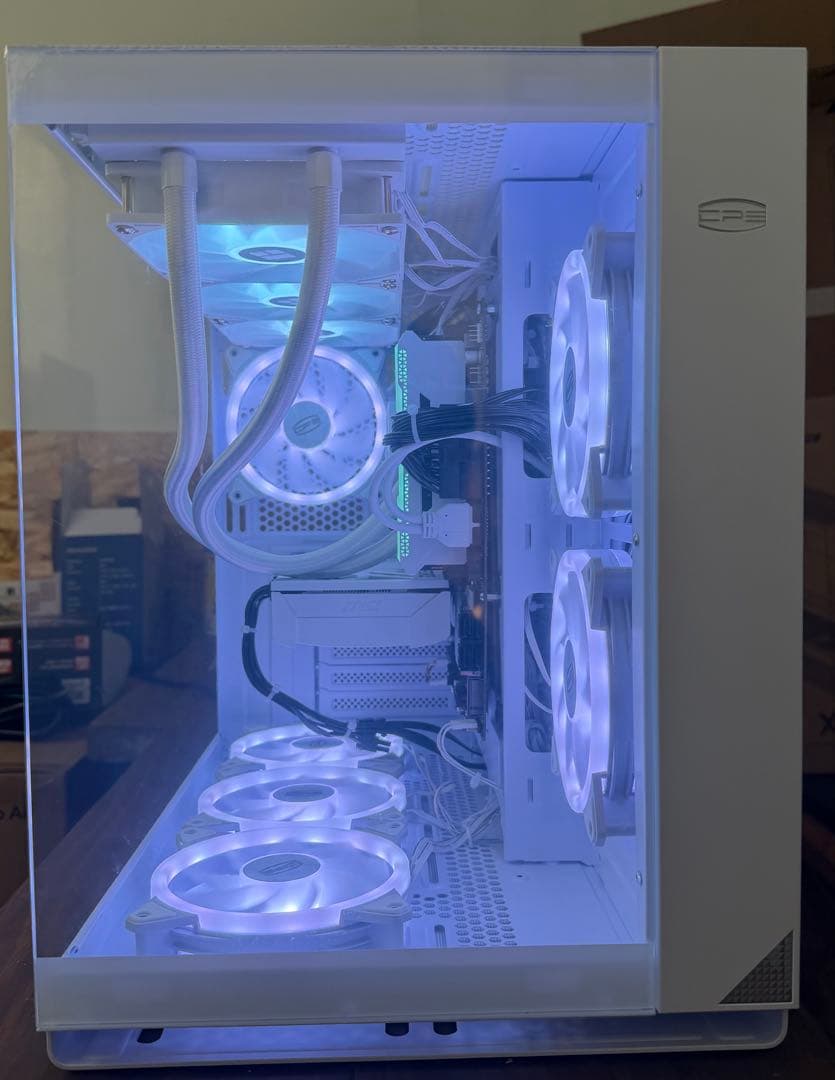 白色ゲーミングPC RYZEN7 5700X RTX5060 32GB