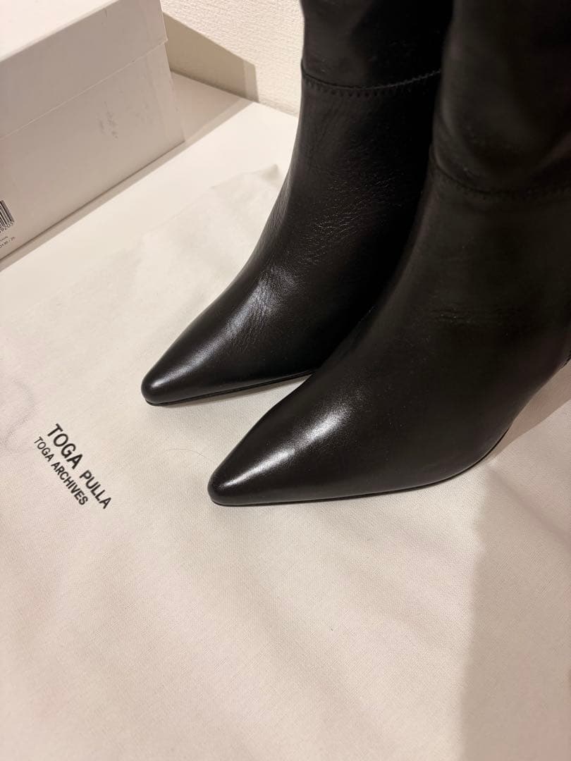 TOGA PULLA トーガ スタッズ シルバーポリッド ブーツ