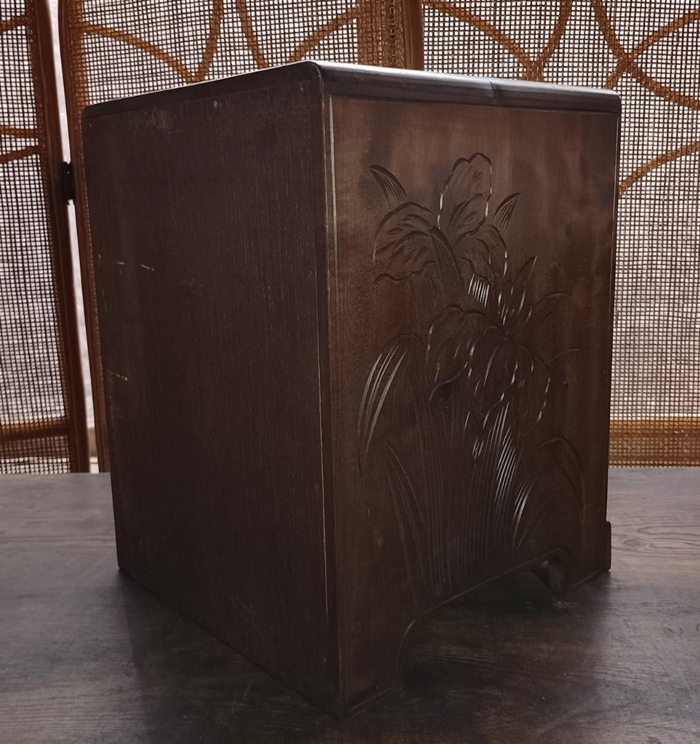 伝統工芸 木彫り 小箪笥 三段 卓上収納 日光彫 軽井沢彫風 牡丹 菖蒲 彫刻