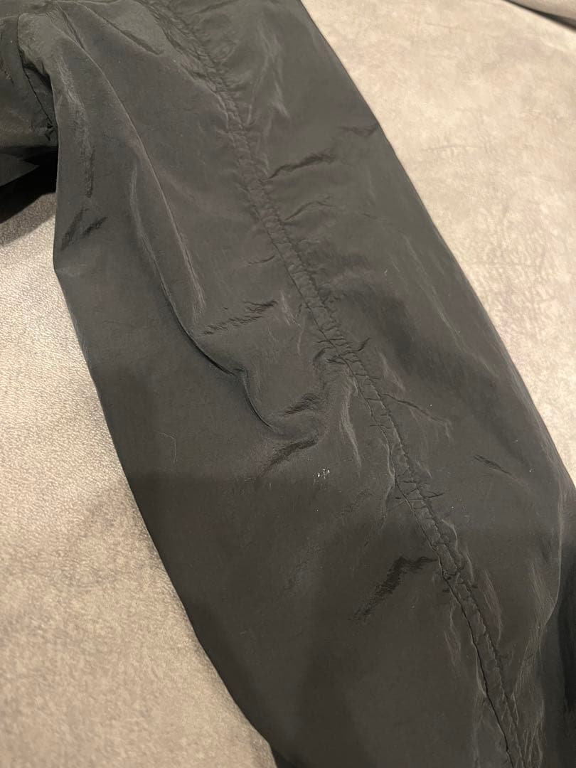 ナイロンジャケット 黒　ゴーグルフード付き