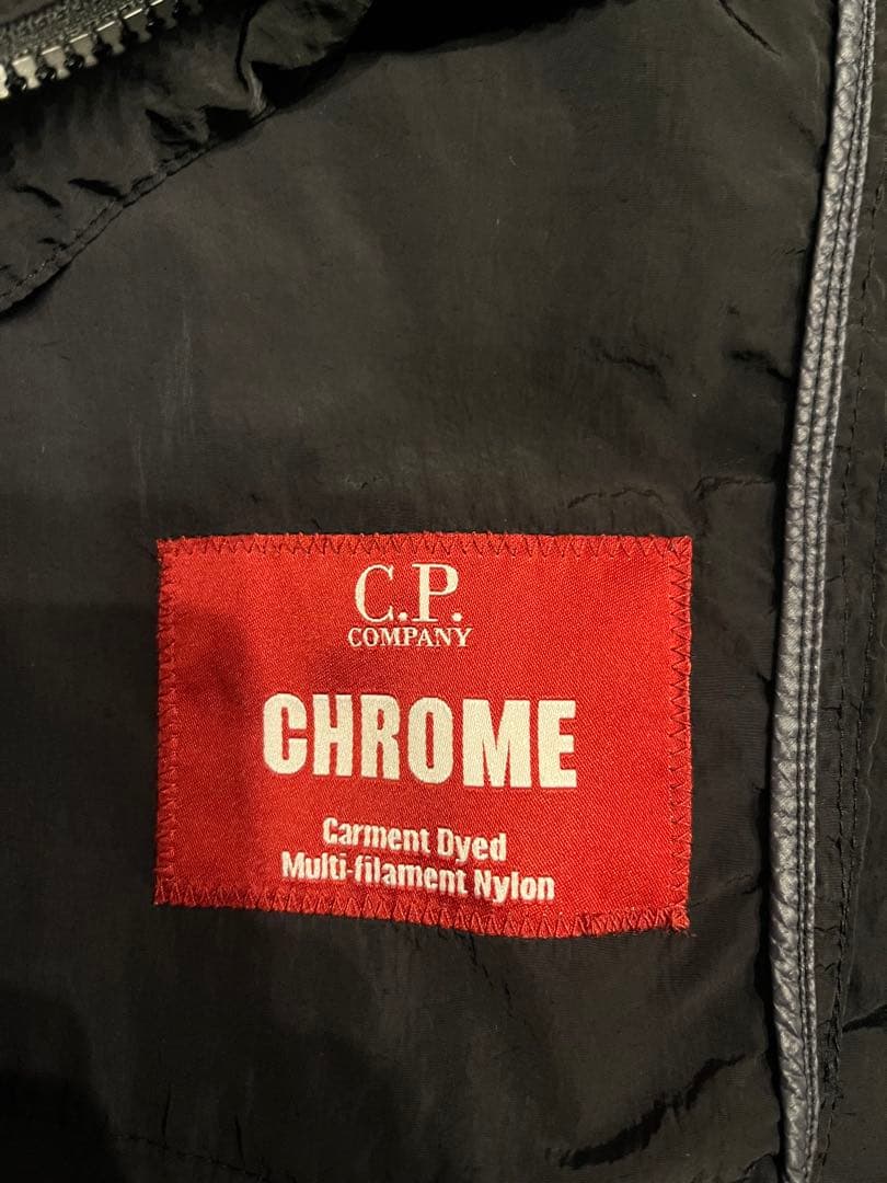 ナイロンジャケット 黒　ゴーグルフード付き