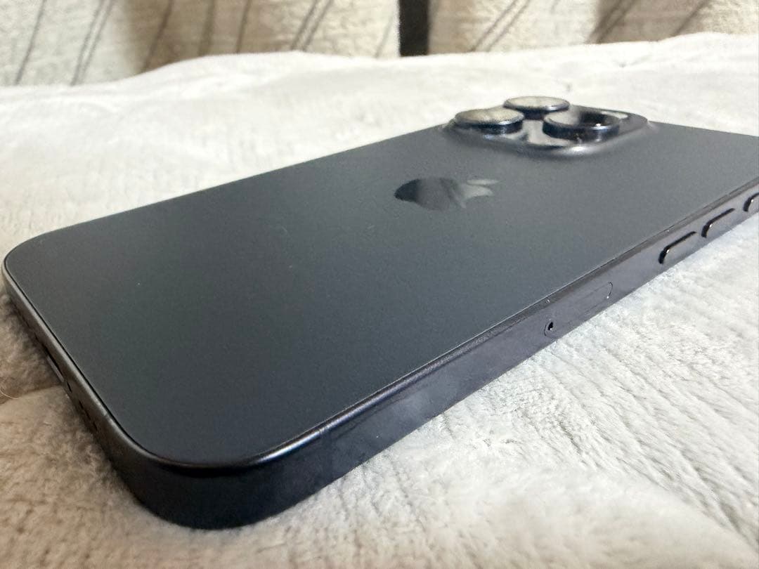 Apple iPhone 15 Pro 本体 128gbケース4個付き