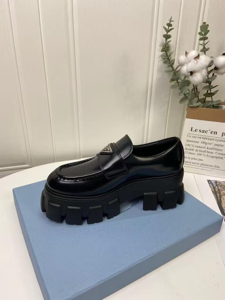 大人気極美品 PRADA ブラックレザー 厚底ローファー☆36
