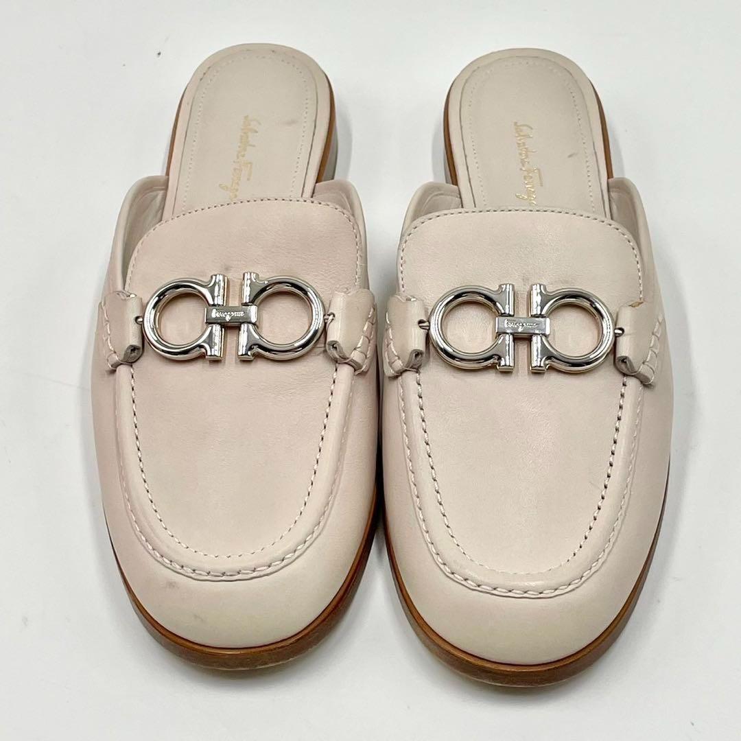 フェラガモ ガンチーニ ミュール パンプス スリッポン ベージュ アイボリー