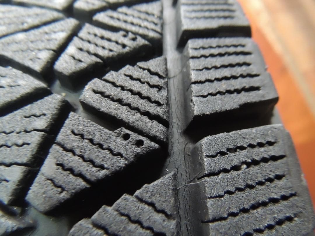 T711　175/80R16　ブリヂストン　スタッドレス4本　シワ有り　ジムニー