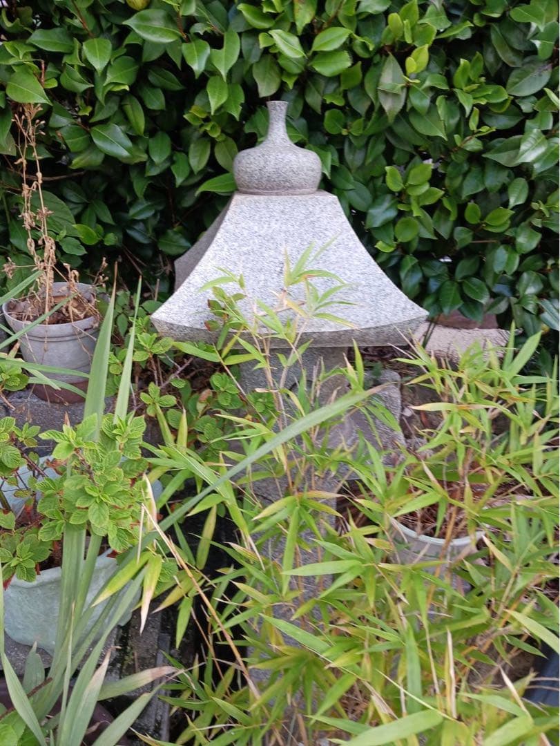 石製伝統燈籠 中型 装飾彫刻付き