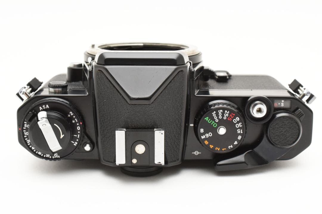 良品 NIKON FE ブラック　フィルムカメラ　モルト新品交換済 N M105