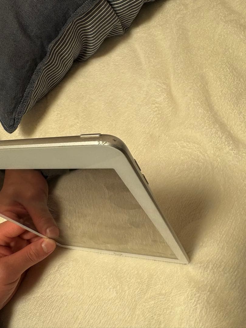 Apple iPad A1822 シルバー wifi モデル　第5世代