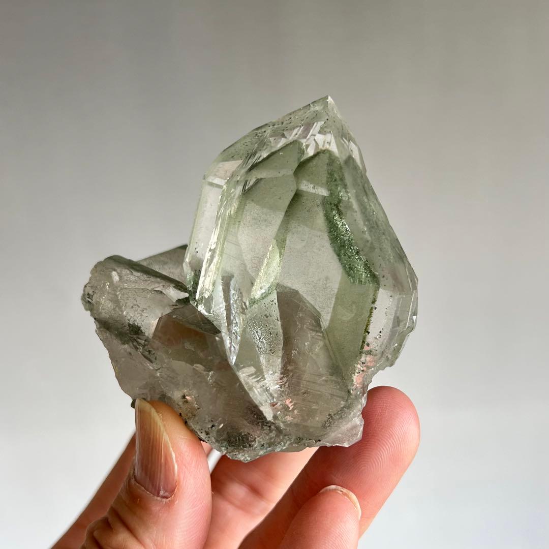 高品質　マニハール産　グリーンファントム付クリスタル　　ヒマラヤ水晶