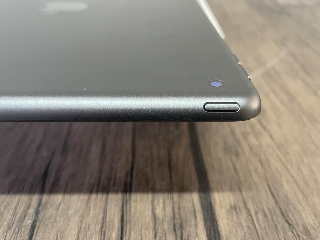 ④【美品】iPad Apple 第9世代　Wi-Fiモデル　64GB