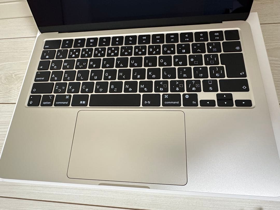 MacBook Air M2 8コアCPU 10コアGPU スターライト