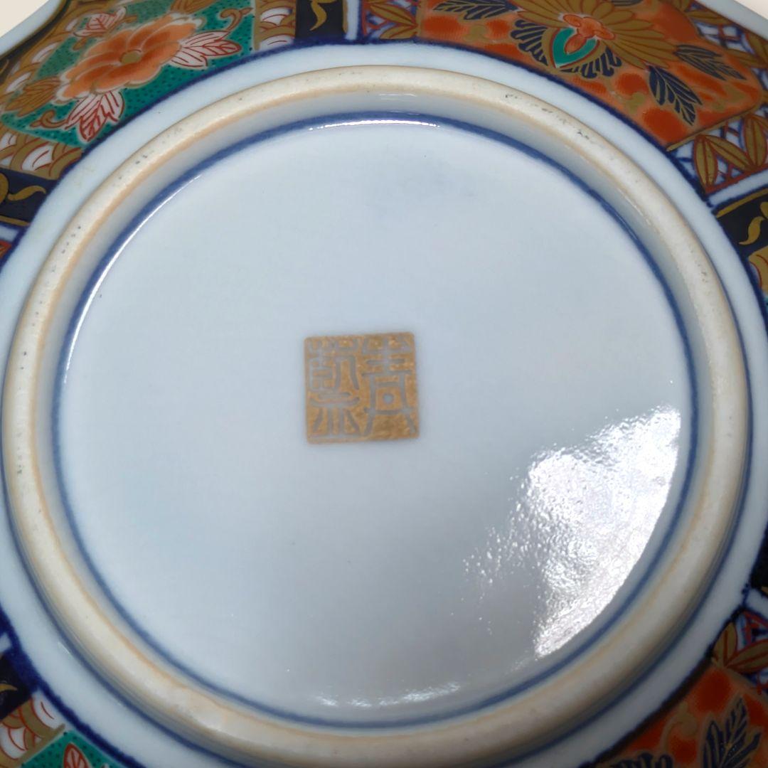 食卓に幸運を呼ぶ月の兎。金彩と波兎が美しい有田焼の小皿セット。