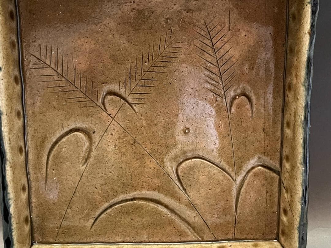 鉢■味わいのある古い角皿 谷辰 ススキの絵 四角鉢 平鉢 水盤 土物 菓子器