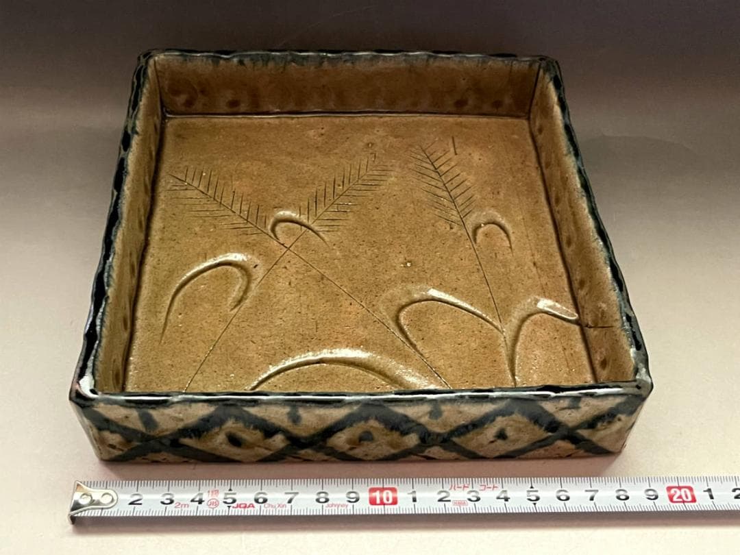 鉢■味わいのある古い角皿 谷辰 ススキの絵 四角鉢 平鉢 水盤 土物 菓子器