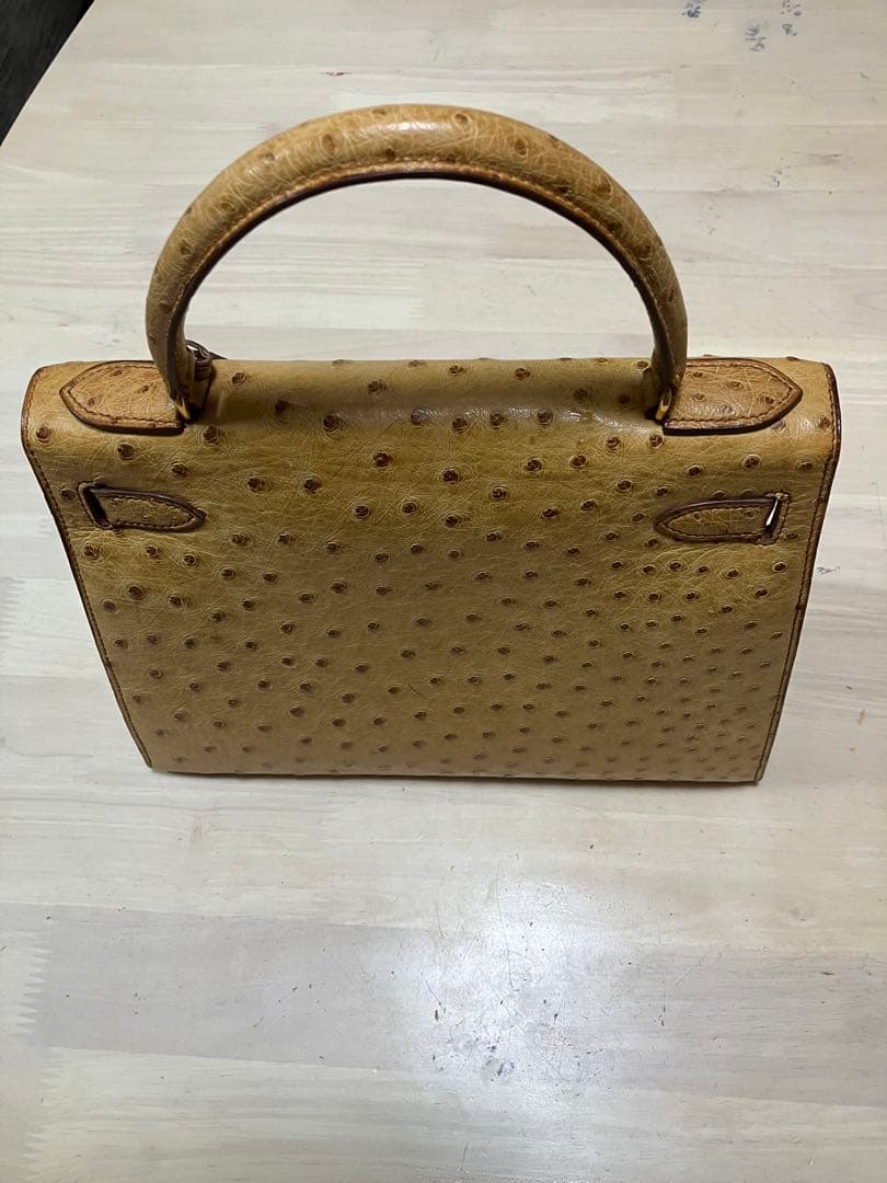 オーストリッチレザー ベージュハンドバッグ