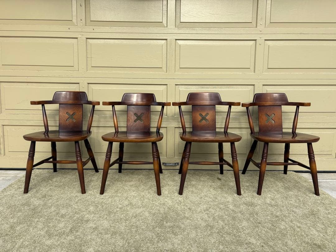 ②飛騨産業　木製ダイニングチェア