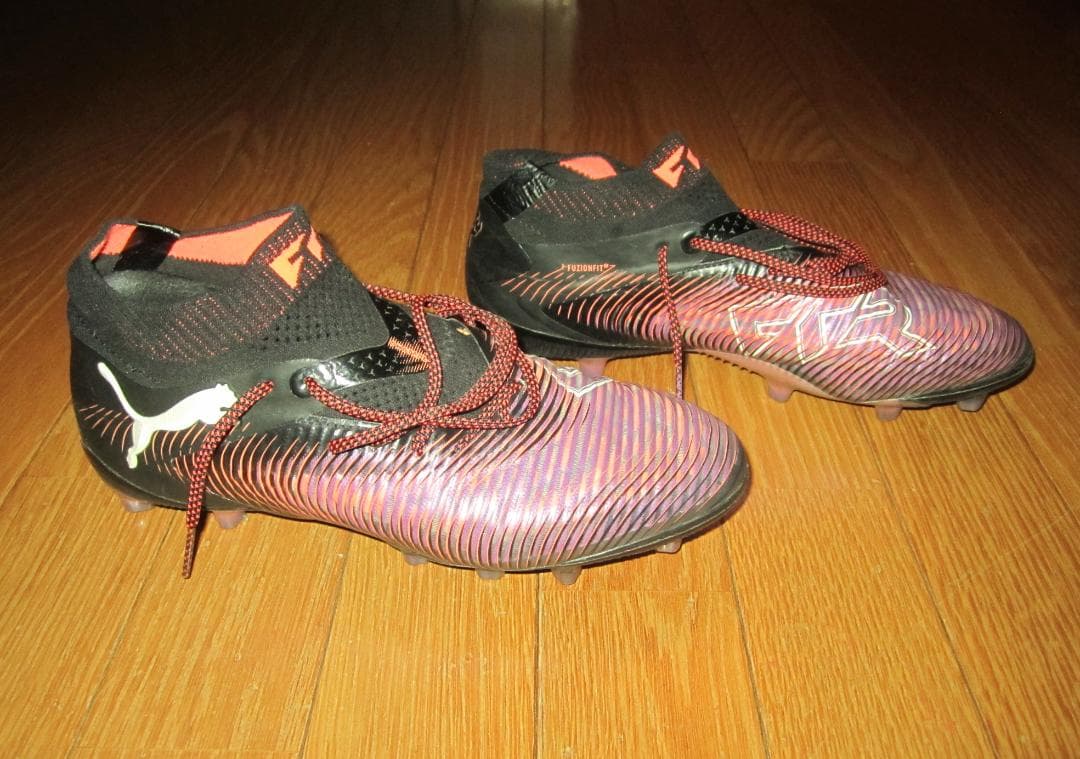 プーマのサッカースパイク「フューチャー8アルティメットAG」アンリミテッドパック