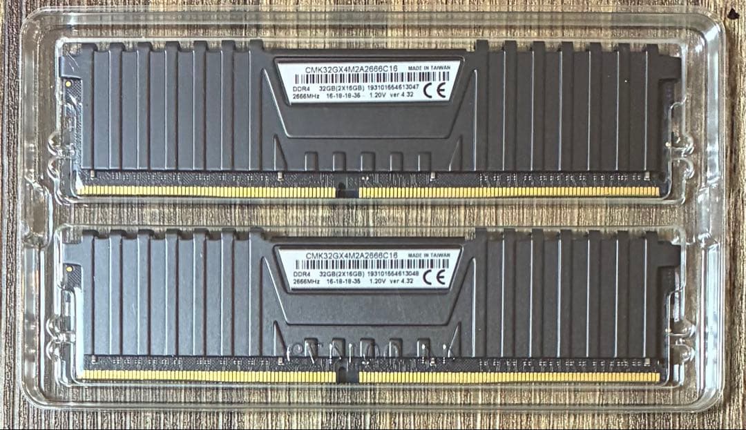 【中古】DDR4-2666 32GB(16GB×2枚) CORSAIR