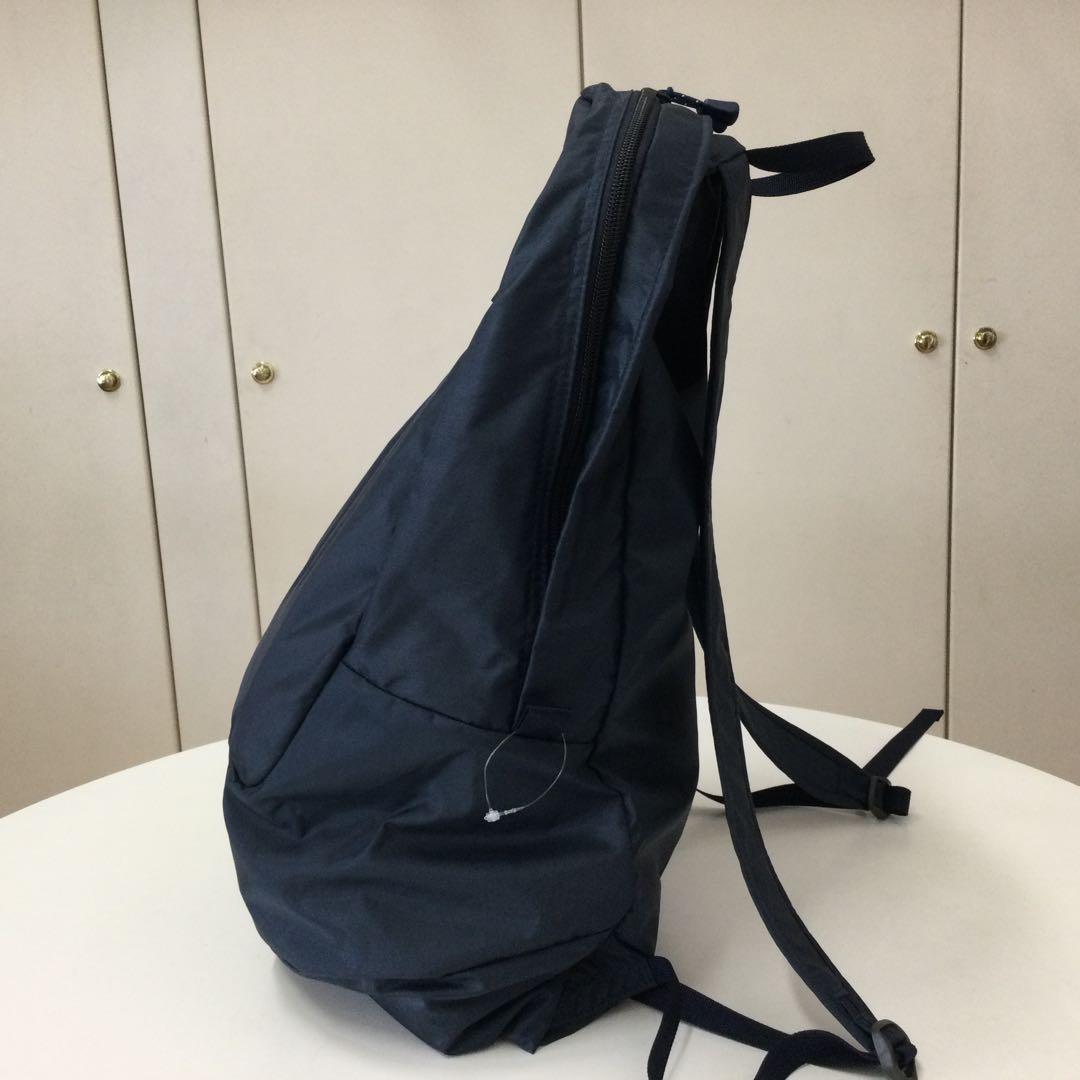 モンベルポケッタブルライトパック20リットル　ネイビー