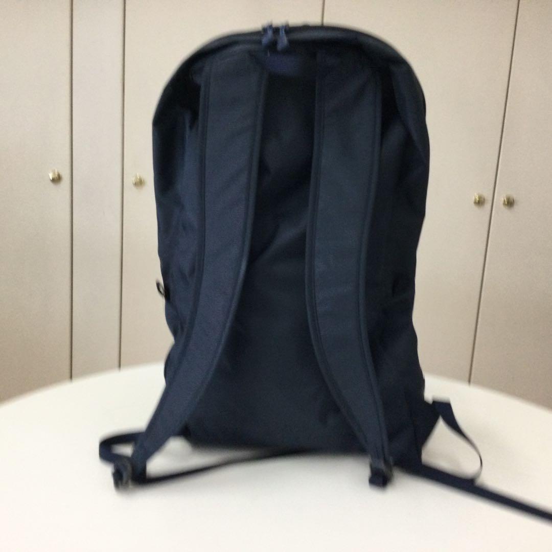 モンベルポケッタブルライトパック20リットル　ネイビー