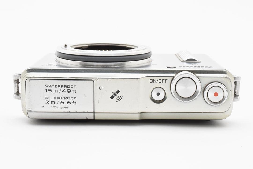 Nikon 1 Nikkor AW1 ミラーレスカメラ 本体とバッテリー