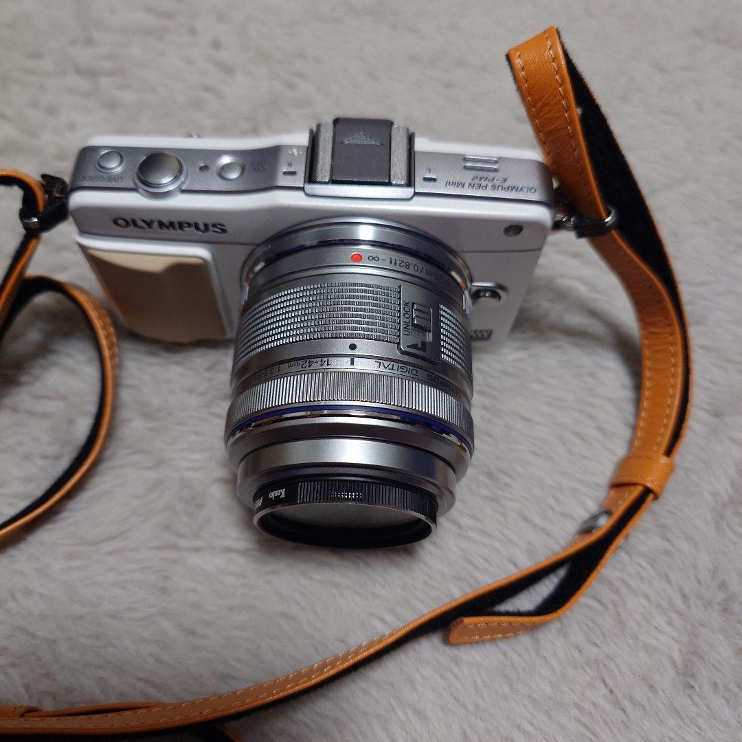 OLYMPUS ミラーレス一眼 ホワイト バッテリー付き