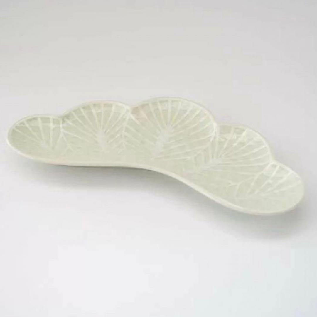 【新品】【大人気】有田焼幸楽窯　錦銀松葉形前菜皿3枚セット　縁起物