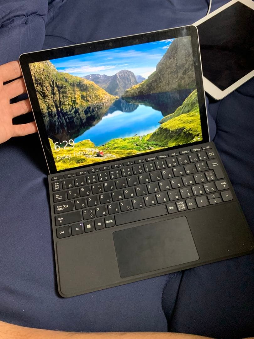 Windowsタブレット 約10インチ キーボード付き。 iPad付きです。