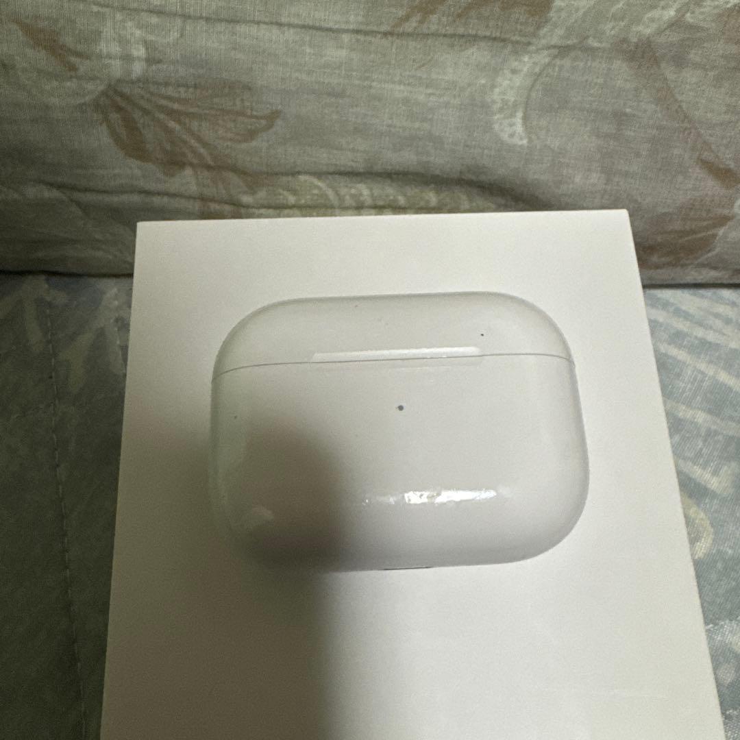 イヤホン Apple AirPods MLWK3J/A