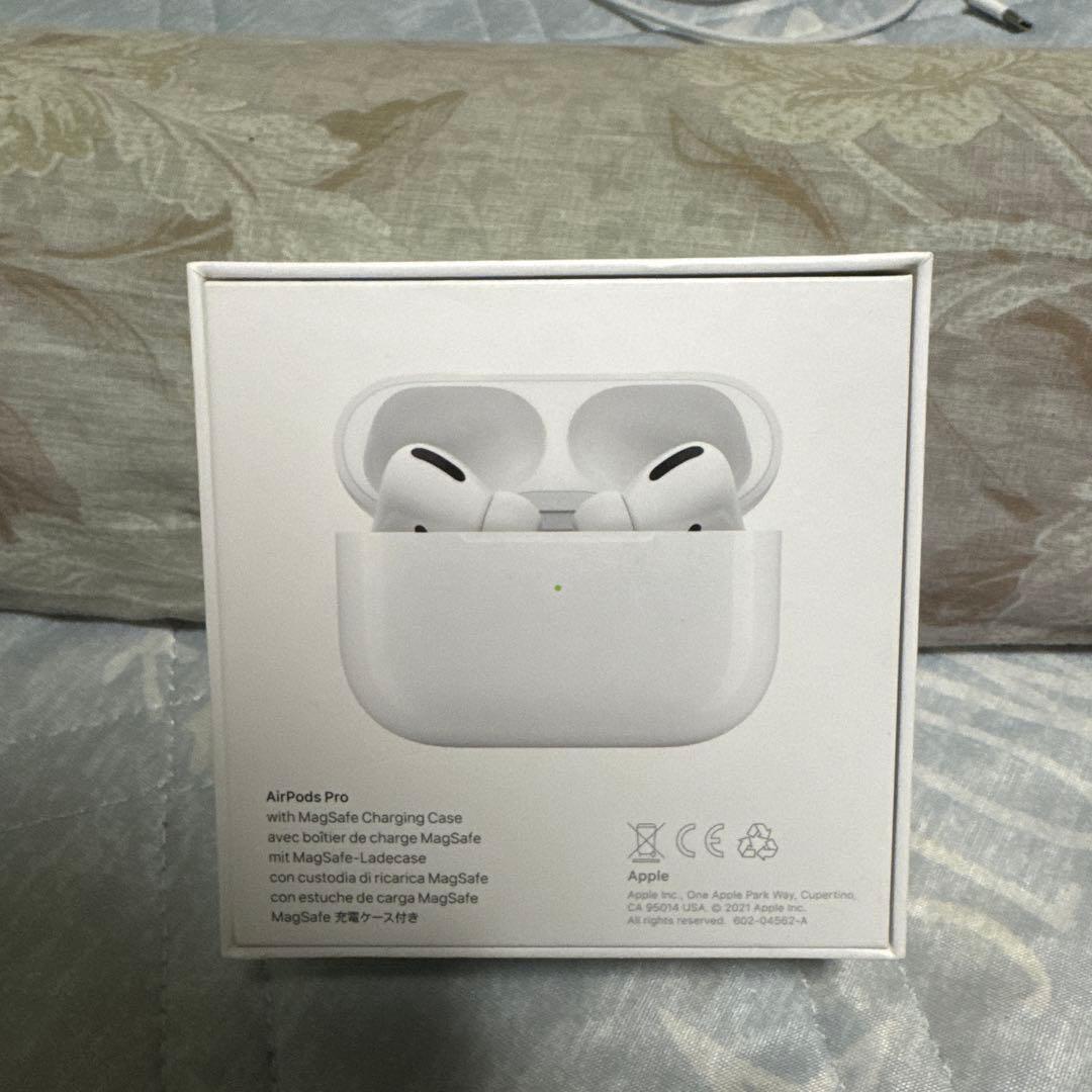 イヤホン Apple AirPods MLWK3J/A