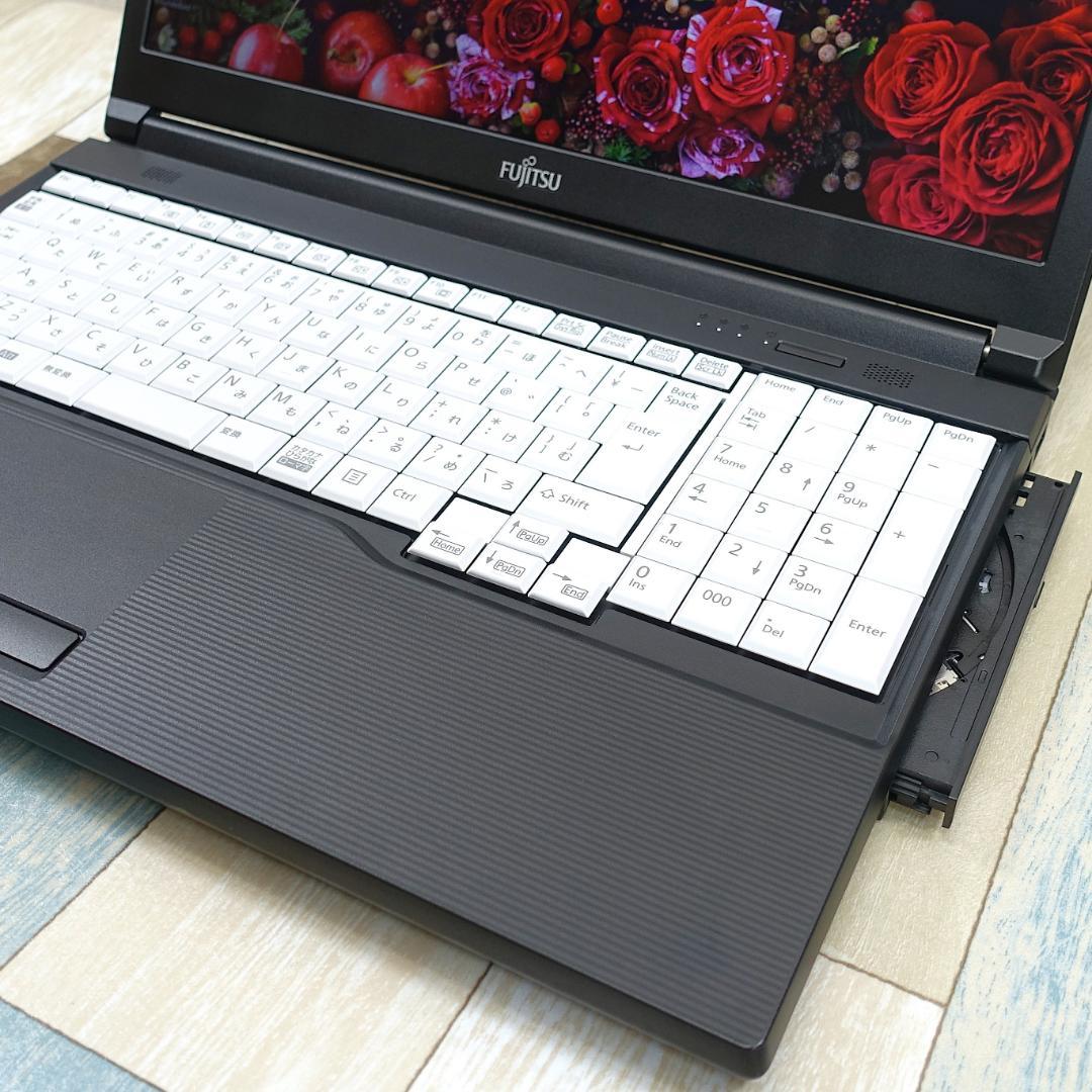 美品で神速の２０２３年製✨１２世代コアｉ５に超高速ＳＳＤ５１２ＧＢ＆大容量メモリ