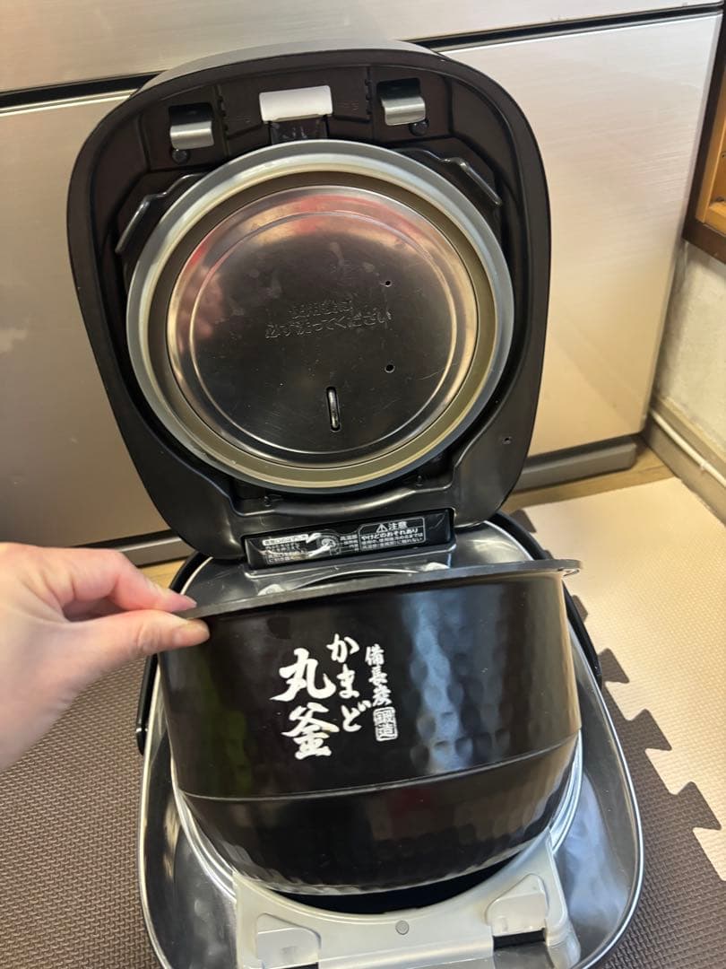 美品　TOSHIBA RC-10VXV K 炊飯器　23製