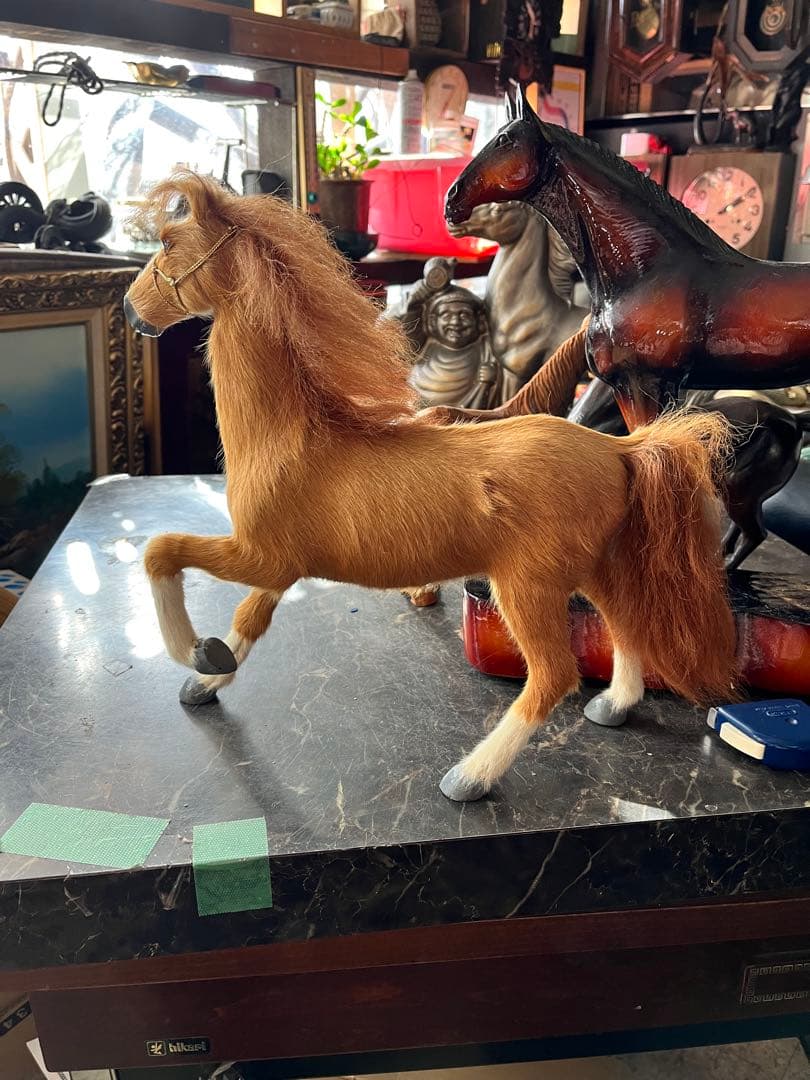 馬の置き物 うさぎの毛皮の馬の置き物 リアルな馬の置き物 毛皮の馬の置き物