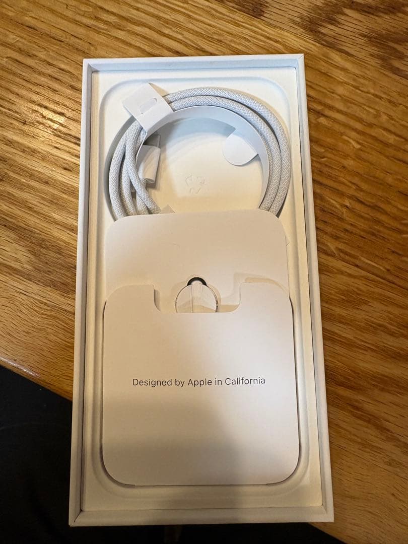 Apple iPhone 15 ブラック 本体　SIMロックなし