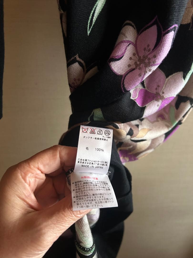 花柄 長袖 ひざ丈ワンピース 黒