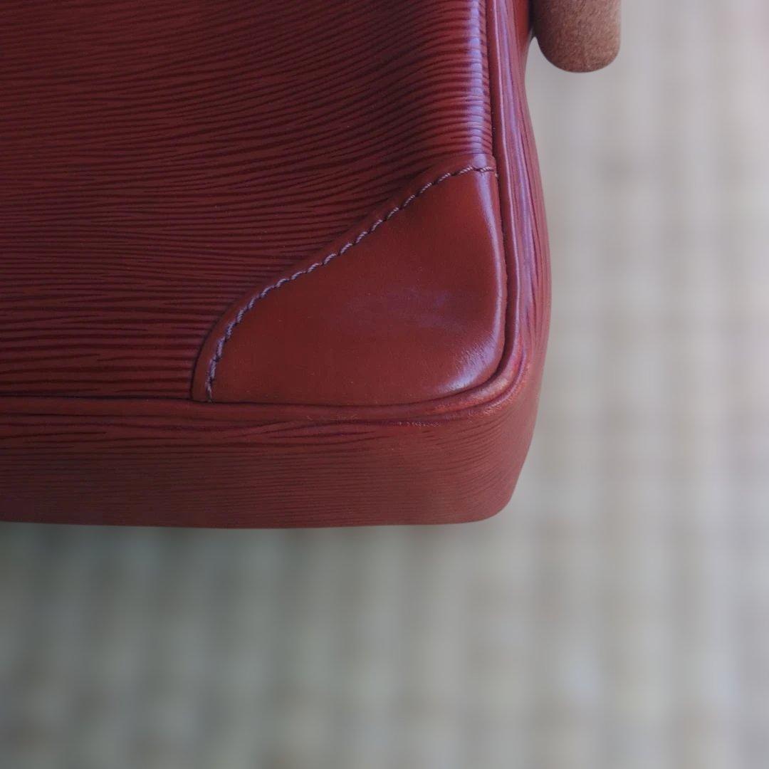 LOUIS VUITTON エピ　ポルト　ドキュマン　ボヤージュ