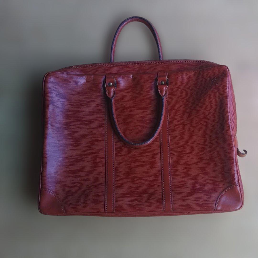 LOUIS VUITTON エピ　ポルト　ドキュマン　ボヤージュ