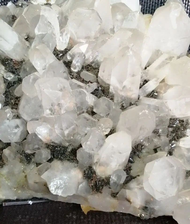 水晶 エピドート 共生クラスター（グリーントルマリン）3.1kg ーt602