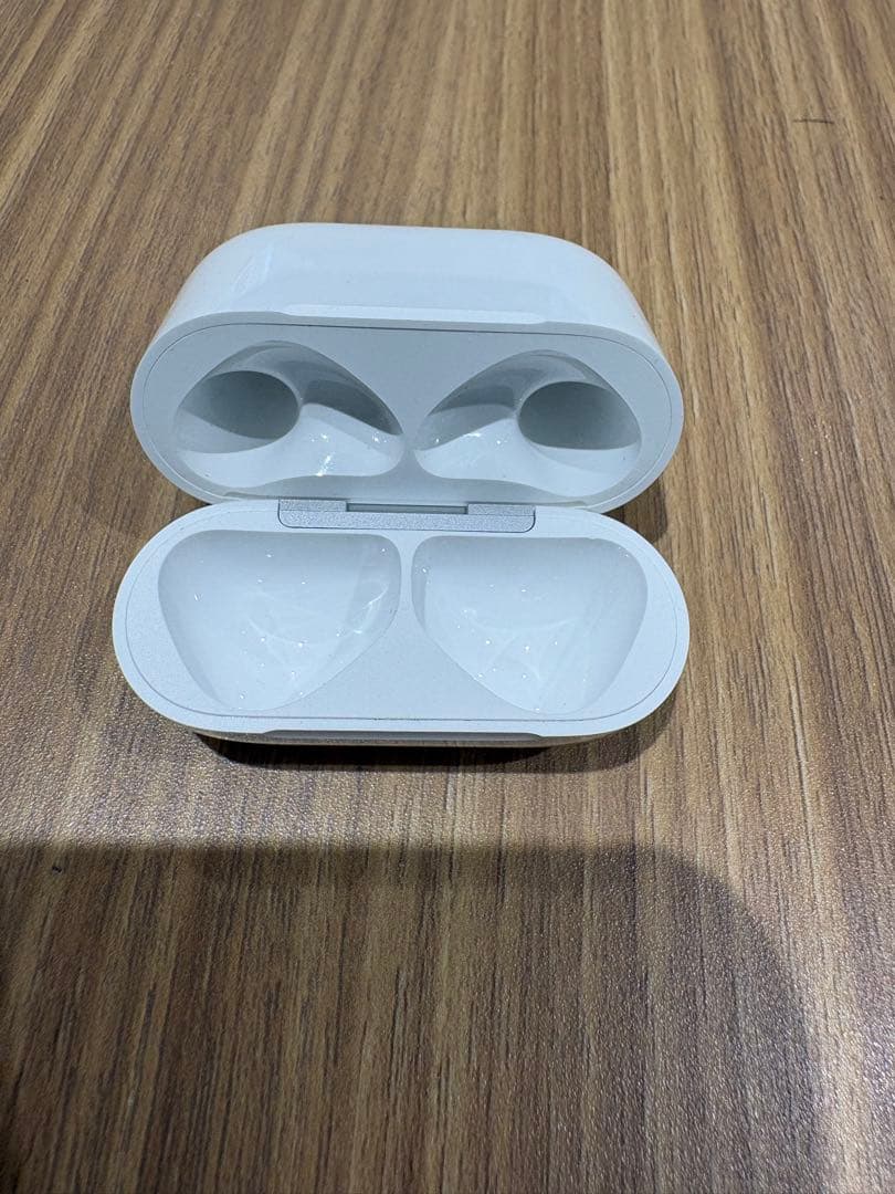 AirPods 4 ノイズキャンセリングあり