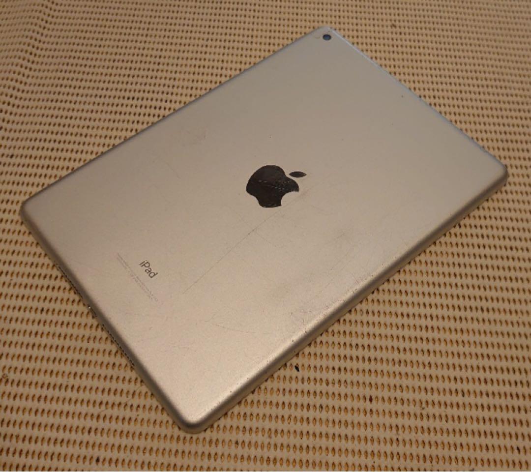 完動品液晶無傷iPad第5世代(A1822)本体32GB送料込VVWZZ