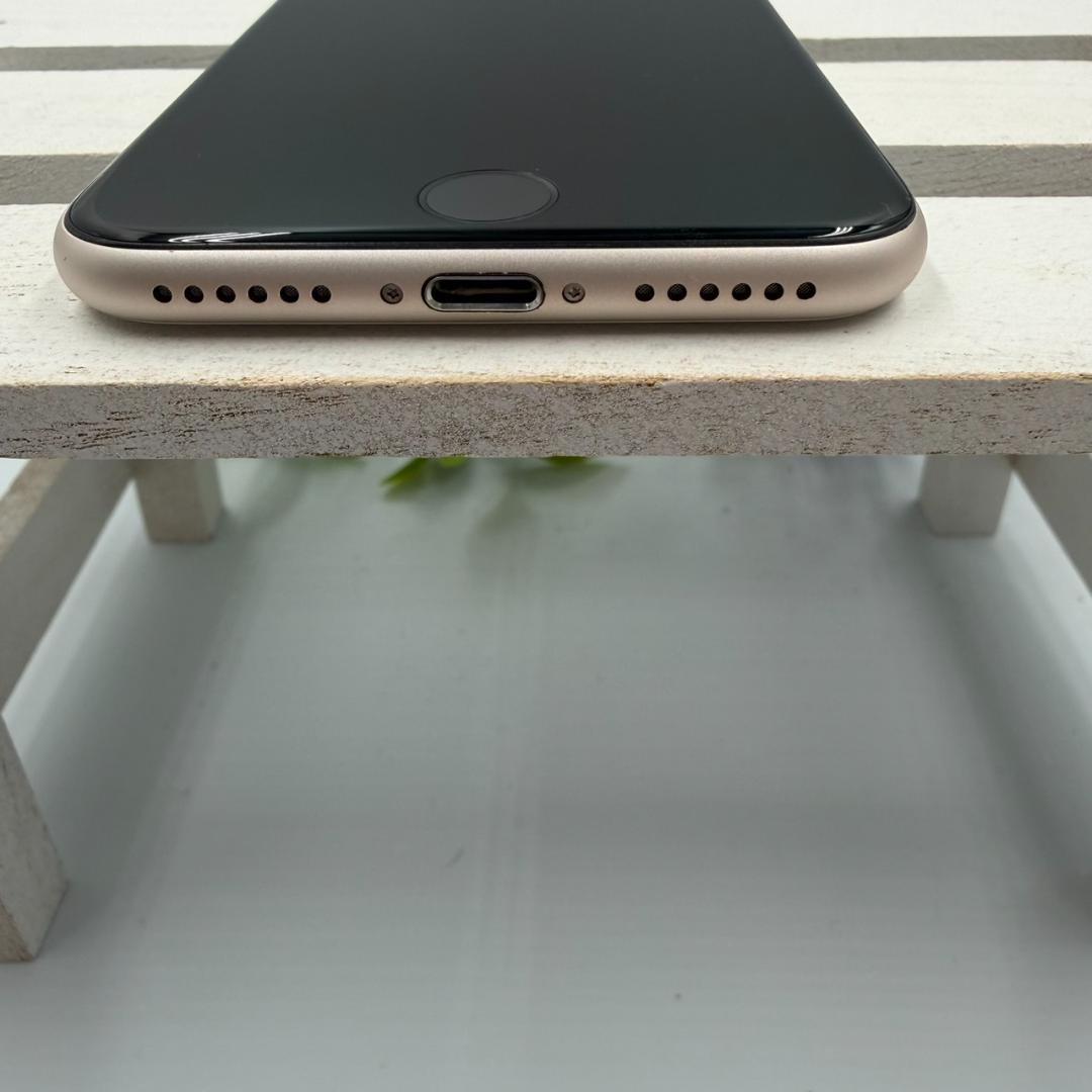 iPhone SE第3世代 64GB スターライト 414